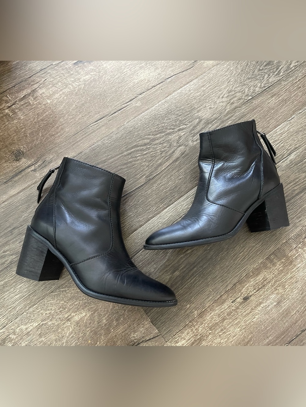 Madewell Women's Black Leather Ankle Boots - Sleek Western-Inspired Style size 6
